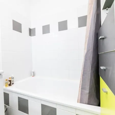 Nice Design Apt With Balcony In Bordeaux *